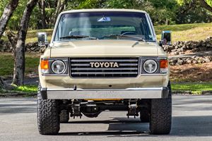 แลนด์ครุยเซอร์ FJ60 รุ่นคลาสสิค ปี 1983 เกียร์ธรรมดา 5 สปีด ขับเคลื่อน 4 ล้อ สภาพสมบูรณ์ ใช้งานได้ดีเยี่ยม สะอาด ดีเยี่ยม พร้อมส่งออก ราคาดีที่สุด - Product Image 6