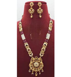 Impresionante Juego de Collar Largo y Aretes de Diseño Clásico con Acabado Dorado Mate de Calidad Premium para Bodas y Compromisos - Product Image 1