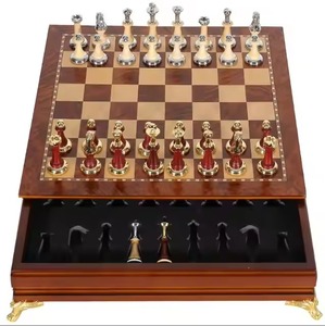 Jeu d'échecs en métal artisanal de luxe avec des pièces de figurines artistiques pour un jeu stratégique classique et une décoration d'intérieur haut de gamme - Product Image 6