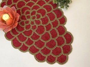 Napperon XL fait à la main chemin de table perlé rouge vert or15 - Product Image 2