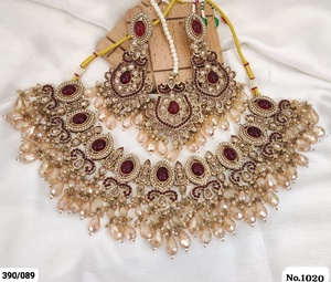 Collier Kundan Premium avec pierres précieuses multicolores et boucles d'oreilles assorties Accessoire parfait pour les mariages et les célébrations - Product Image 4