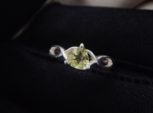 Anillo de Plata de Ley 925 con Cuarzo Limón Corte Trillón, Chapado en Oro, Hecho a Mano, Joyería de Piedras Preciosas de Alta Calidad, Personalizable - Product Image 4