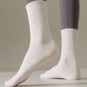 Venta al por mayor logotipo personalizado Yoga Grips calcetines tobilleros algodón tejido deportes correr Calcetines antideslizantes transpirable Pilates Calcetines - Product Image 3