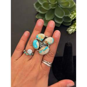 Anillo de Plata de Ley con Turquesa Royston y Diseño Floral de Kobe Martinez, Talla 6.75 - Product Image 2