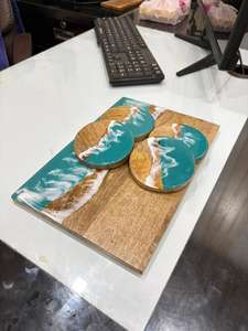 Planche à découper en résine à motif vague bleue, planche à fromage et à charcuterie artisanale, planche de préparation des repas en résine et en bois, vente - Product Image 2