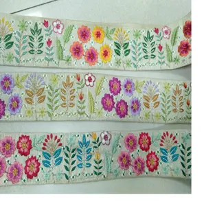 Encajes de trabajo hechos a medida, hilo bordado floral multicolor en tela base blanca en 2,5 pulgadas de ancho para reventa
