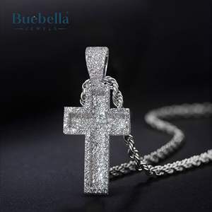 Nouveau design élégant pendentif croix en mosaïque glacée en argent 925 et plaqué or 18 carats pendentifs et breloques en moissanite - Product Image 2