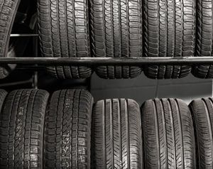 ยางรถยนต์ใช้สำหรับรถยนต์ทุกขนาด - Product Image 1