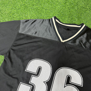 Camiseta deportiva de talla grande OEM para hombre, Camiseta con cuello en V, malla transpirable, sublimado Panel, frontal de fútbol Hip Hop personalizable - Product Image 3
