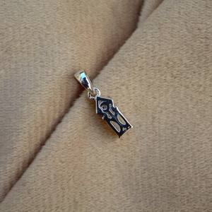 Colgante de moissanita pequeño y ligero para cadena, colgante pequeño y delicado para regalo de graduación - Product Image 4