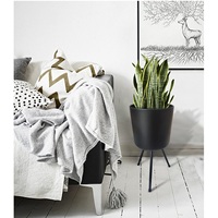 Bunga besi ember vas dengan berdiri untuk dekorasi kamar warna hitam bahan besi digunakan untuk dekorasi dalam ruangan luar ruangan India