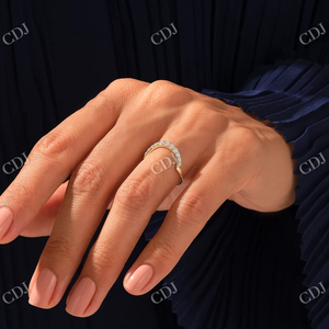 Pave Lab Grown Diamond Deep Curve Wedding Band Custom 14K Oro amarillo Half Eternity Anillos apilables Anillo de banda personalizado de alta calidad - Product Image 3