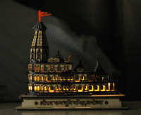 Modèle Ram Mandir Ayodhya en bois avec lumières LED Pièce maîtresse de temple faite à la main et cadeau de décoration intérieure Ram Janmabhoomi Hindu Mandir Shrine