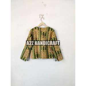 Veste Kimono réversible en coton matelassé pour femmes de créateur Broderie ouverte sur le devant Bouton de manteau de demoiselle d'honneur court pour l'hiver - Product Image 2