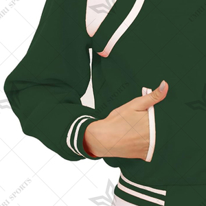 Chaqueta universitaria recortada para mujer en verde oscuro con paneles de contraste blancos y ribete acanalado hecho de poliéster suave y mezcla de algodón - Product Image 5