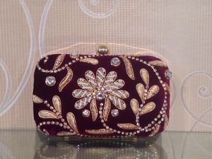 Pochette en toile élégante tendance pour femmes Broderie Zari à la mode avec décoration de perles de chaîne de perles de pierres semi-précieuses - Product Image 5