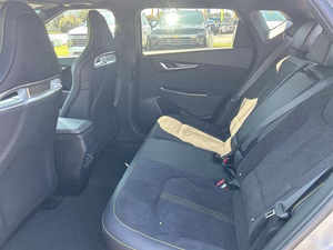 Crossover Eléctrico Usado 2024 con Doble Motor y Tracción en las Cuatro Ruedas, Aceleración Potente, Cabina Moderna con Enfoque Tecnológico, Suave y Silencioso, Suministrado desde Japón - Product Image 4