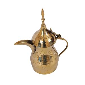 Jarras y jarras de agua de latón de diseño Mughal con cucharas de metal pulido utensilios oficiales para servir agua - Product Image 1