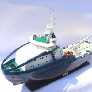 ZODIAK II Modèle de remorqueur en bois fabriqué à la main Décor maritime classique et cadeau nautique - Product Image 1