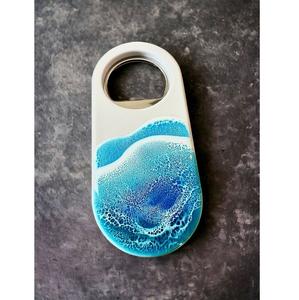 Ouvre-bouteille élégant en résine durable avec touche artisanale idéal pour ajouter un attrait décoratif aux cuisines et aux salles à manger - Product Image 5