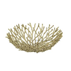 Bol de service décoratif rond en métal argenté avec support surélevé pour une table élégante et des intérieurs de maison élégants - Product Image 5