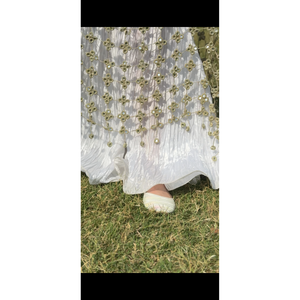 Voile de mariée long style Merram Sheesh Pushida avec appliques en dentelle perlée et sequins pour mariages et fêtes - Product Image 5