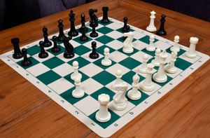 Pièces d'échecs de haute qualité, série Chess Master Staunton, en plastique solide, noir teinté en ivoire blanc, roi de 3,8 cm, à prix abordable - Product Image 6