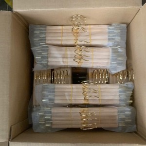 Perchas de Madera Resistentes con Pinzas de Hierro, Logotipo Personalizado, MOQ Bajo, Hechas en Vietnam, Venta al por Mayor - Product Image 2