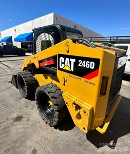 EPA Kubota 1.5 tonnes 2 tonnes 3 tonnes Mini chargeuse hydraulique multifonctionnelle Chargeuse sur pneus avec moteur central Composants du moteur - Product Image 4