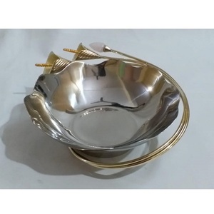 Bol décoratif pour fruits et en-cas en aluminium au design minimaliste avec support en laiton, élégant, pour la table, argenterie, décoration intérieure - Product Image 1