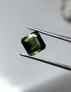 พลอยทัวร์มาลีนโครมธรรมชาติทรงแปดเหลี่ยมสีเขียว พร้อมการเจียระไนแบบโครมทัวร์มาลีน - Product Image 3