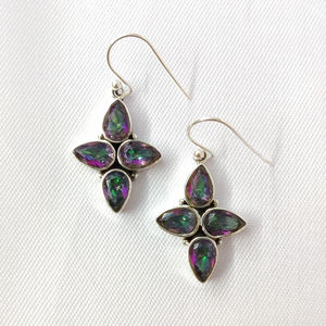 Boucles d'oreilles en topaze mystique (6,2 grammes) plaquées or vintage, design fleur, idéales pour mariage et soirée, avec perle d'eau douce, diamant et opale - Product Image 1