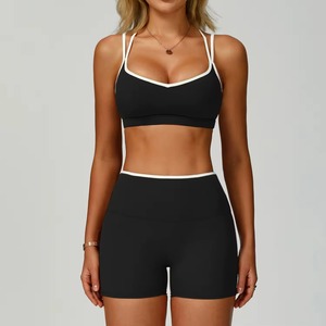 Ensemble de soutien-gorge de sport et short haut de gamme pour femmes, personnalisable en gros, avec double bretelle et couleur contrastante, tenue de yoga pour la course et l'entraînement - Product Image 5