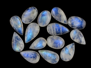 Lot de pierres précieuses en pierre de lune bleue naturelle Dhorgems, cabochon, certifié par un tiers, formes et tailles variées - Product Image 2