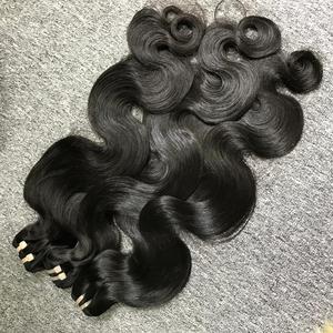 Paquete de cabello de trama virgen de onda del cuerpo Cabello vietnamita crudo de alta calidad Negro Un donante para mujeres negras - Product Image 2