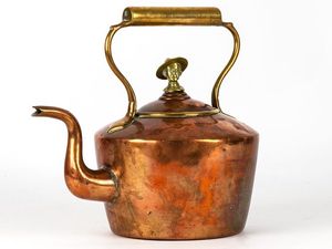 Bouilloire à thé en cuivre vintage fabriquée à la main avec base solide et bec incurvé pour un versement facile et un charme traditionnel - Product Image 2