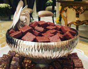 Diseño elegante Cuenco decorativo para servir chocolate Bodas Chocolate Dulce Titular Cuenco de metal plateado hecho a mano de calidad fina - Product Image 6