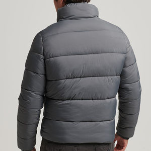 Chaqueta acolchada con logotipo personalizado para hombre, chaqueta polar de invierno con capucha y bolsillo frontal impreso OEM, venta al por mayor 2025 - Product Image 2