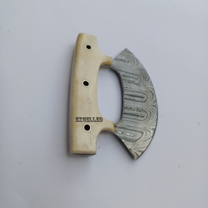 Couteau à désosser Ulu en acier damassé fait à la main avec poignée en os Logo personnalisé pour la cuisine et la découpe de pizzas dans les restaurants - Product Image 4