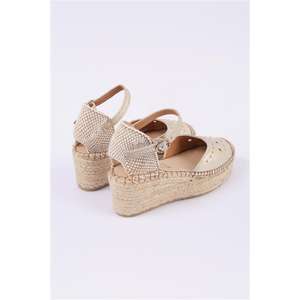 Alpargata cerrada con punta en cuña - Product Image 3