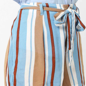 Prix d'usine Vêtements d'été Couleur unie Femmes Shorts à rayures Offre Spéciale Fashion Wear Femmes Shorts à rayures - Product Image 2