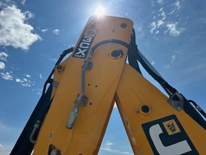 Chargeuse sur pneus JCB 3CX14 Diesel 2016 avec pompe à engrenages à haut rendement, garantie de 3 ans, capacité de la benne de 0,5 à 1,2 m3 - Product Image 3