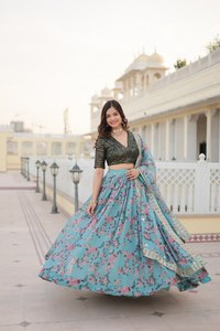 Juego de Lehenga Choli de estilo indio y pakistaní de diseñador en material de viscosa Georgette con impresionantes detalles de lentejuelas bordadas - Product Image 6