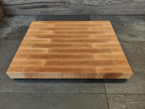 Tabla de Cortar Grande de Madera Dura de Buena Calidad con Asas Antideslizantes para Rebanar, Servir y Tallar, Disponible a Precio de Exportación - Product Image 3