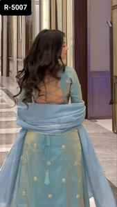 Costume traditionnel indien Fandy Silk Salwar Kameez avec travail de séquence et belle bordure en dentelle Fancy Dupatta pour femmes - Product Image 3