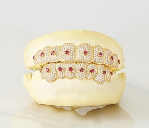2024 Vintage Provence personnalisé Grillz 10k or massif dents gril diamant poussière Moissanite à la mode fête cadeau décoration pour hommes - Product Image 1