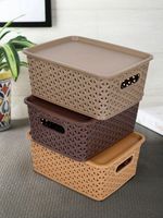 Panier transparent en acrylique pour le stockage des fruits, l'organisation des vêtements et l'utilisation au bureau avec une présentation de table moderne en provenance d'Inde