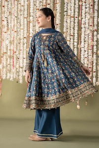 Charmant ensemble Lehenga Choli formel pour filles pakistanaises en acrylique avec broderie Zari et dupatta en organza pour fêtes d'enfants, célébrations de l'Aïd et événements culturels - Product Image 5