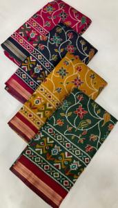 Saree en soie Dola avec de beaux imprimés floraux avec un sari lourd avec une bordure - Product Image 5