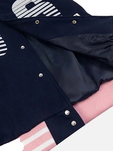 แจ็คเก็ตวาร์ซิตี้ปักลายแบบยูนิเซ็กซ์ ผ้าแคนวาส ปิดด้วยซิป โลโก้ด้านหน้าแบบกำหนดเอง บริการ OEM ดีไซน์กันลม สไตล์ลำลองสำหรับฤดูใบไม้ร่วง - Product Image 3